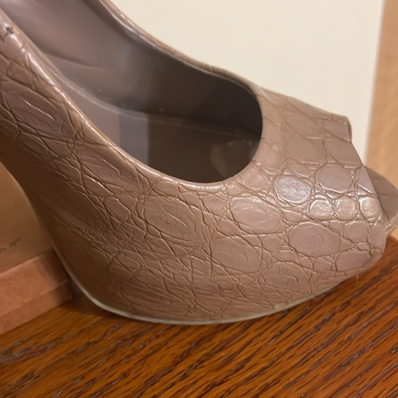 Jennifer Lopez Platform Size 8.5 - Picture 7 of 7